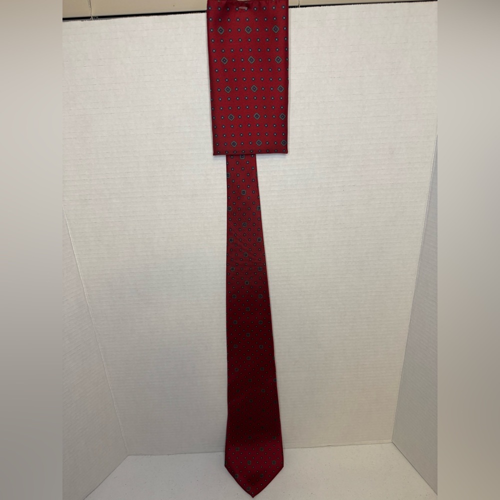 Hardy Amies Men's Tie 100% Silk Deep Red with Geometric Pattern with Hankerchief